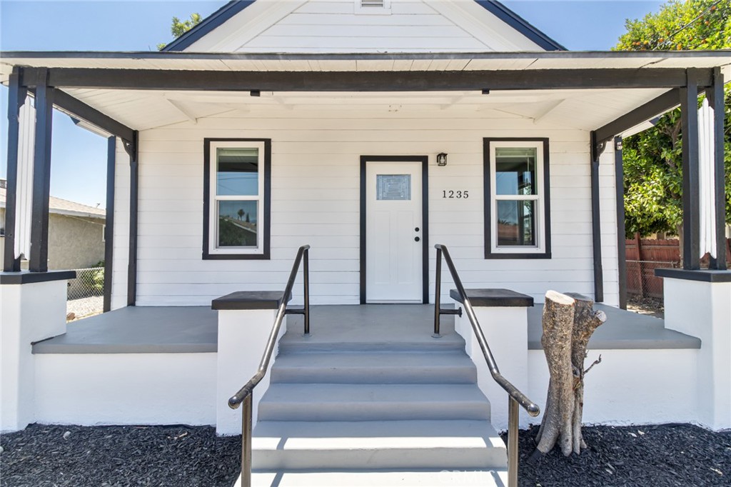 1235 Spruce Street Property Photo 4