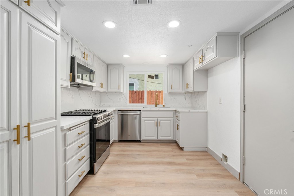 16995 Walnut Court Property Photo 9