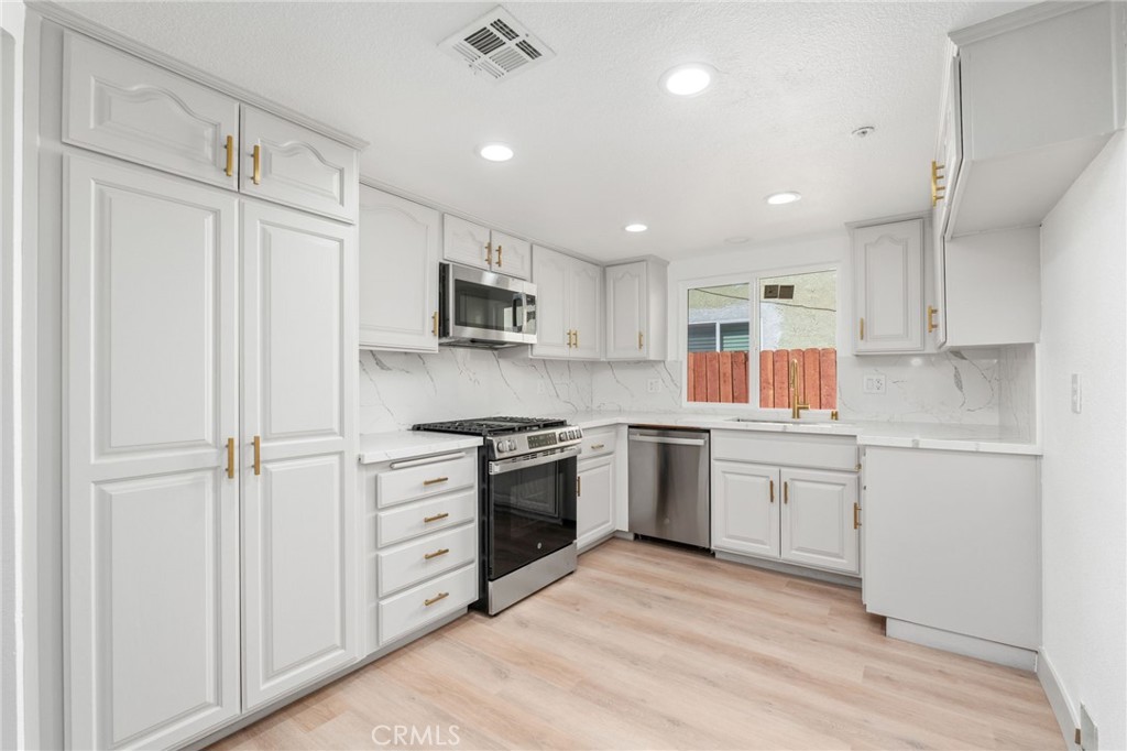 16995 Walnut Court Property Photo 10