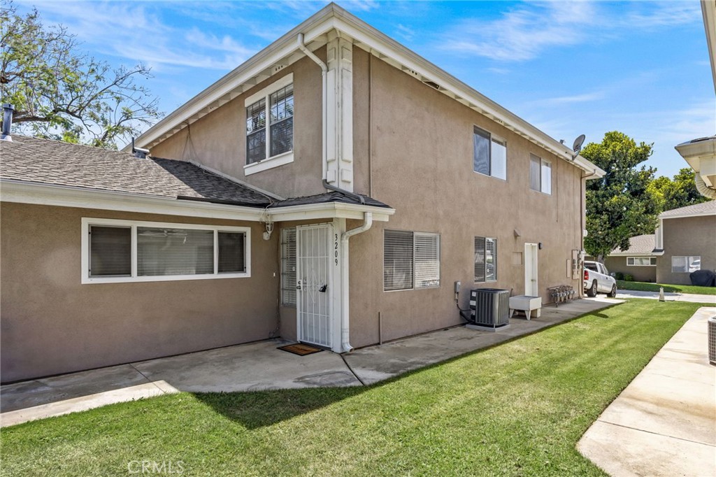 3209 N White Avenue Property Photo 4