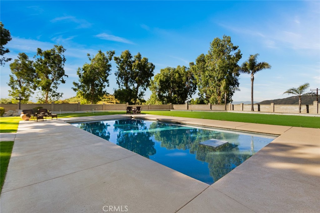 18310 Canon Street Property Photo 9
