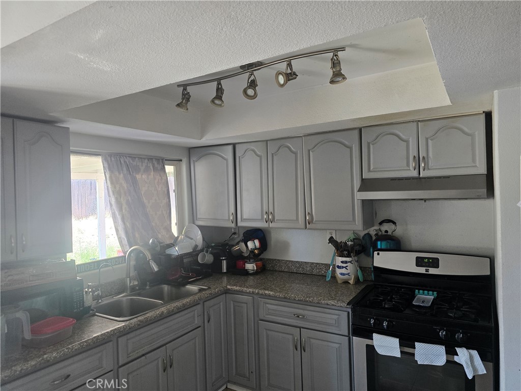 7702 Newport Court Property Photo 2