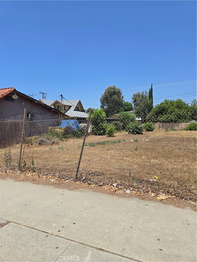 855 W Holt Avenue Property Photo 15