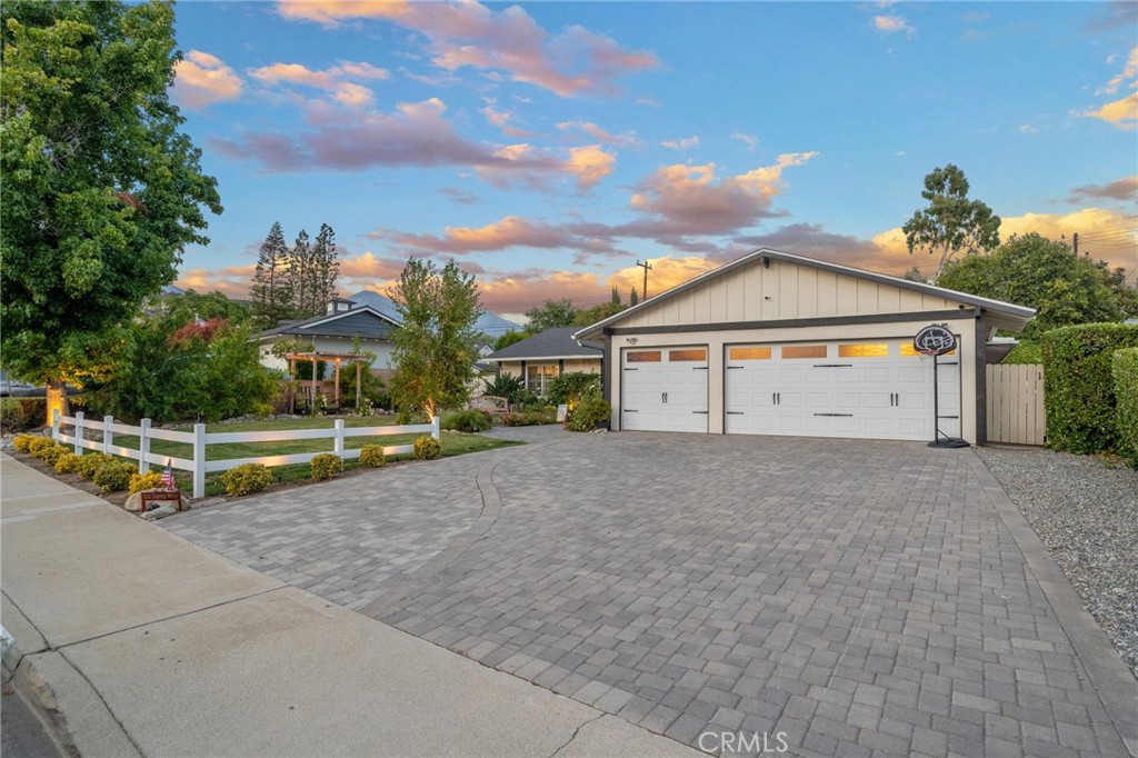 2240 La Sierra Way