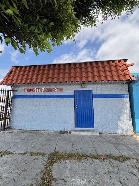 310 N Long Beach Boulevard Property Photo 1