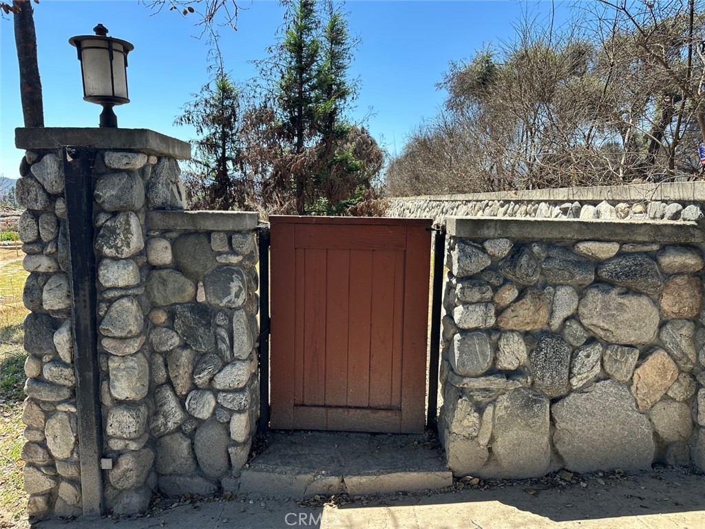 416 E Altadena Drive Property Photo 1
