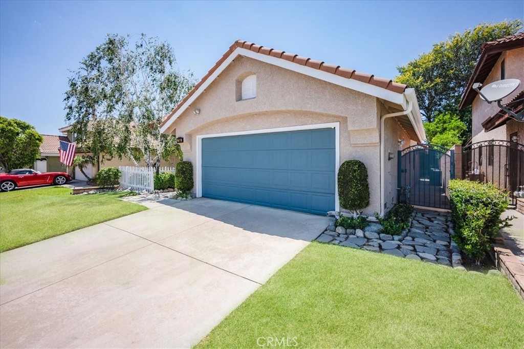 7586 Windsong Place Property Photo 2