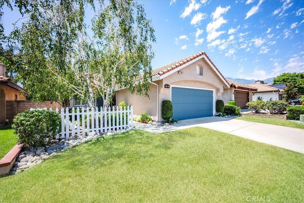 7586 Windsong Place Property Photo 5