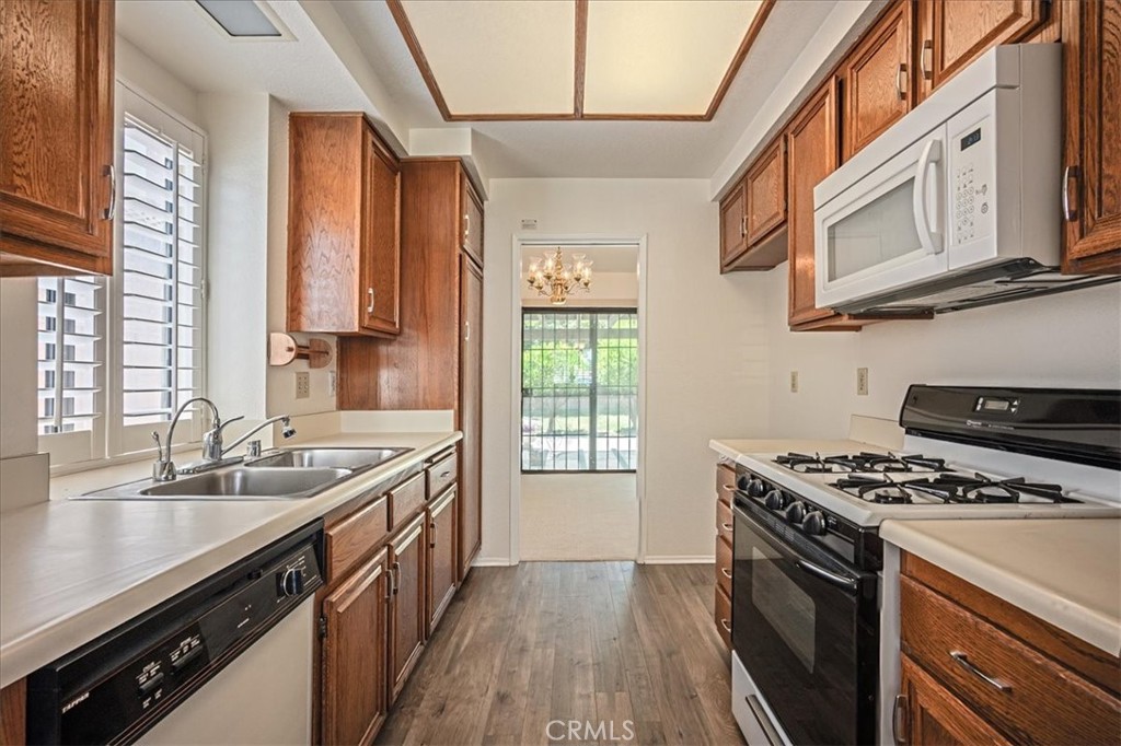7586 Windsong Place Property Photo 9