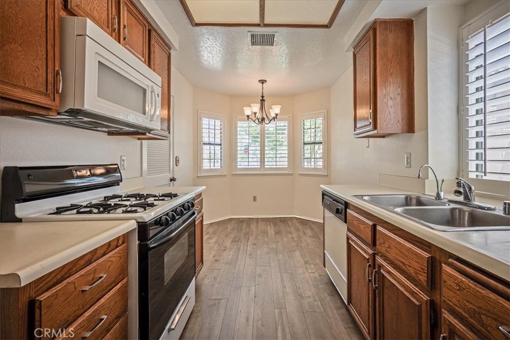 7586 Windsong Place Property Photo 10