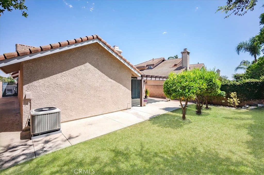 7586 Windsong Place Property Photo 25
