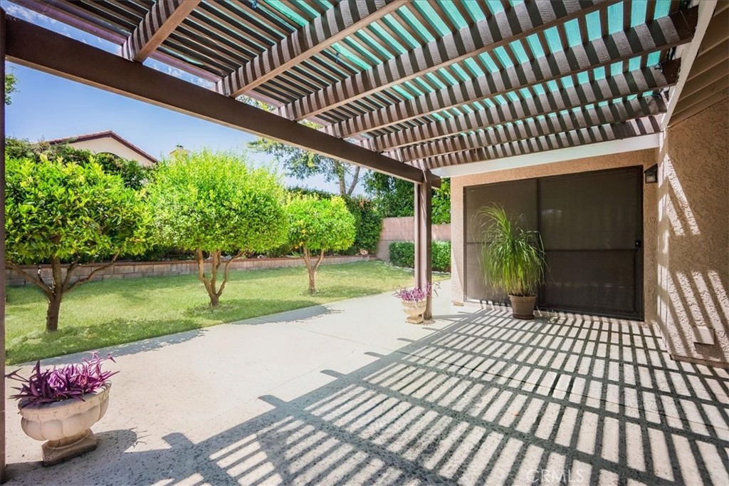 7586 Windsong Place Property Photo 28