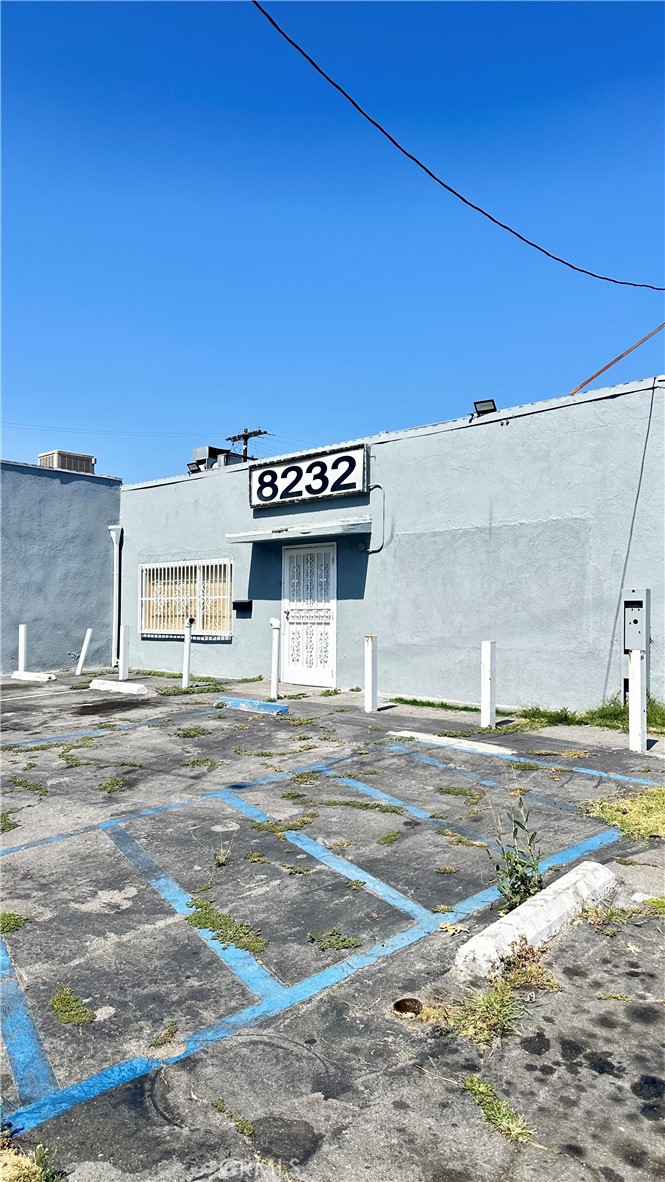 8232 Santa Fe Avenue Property Photo 4