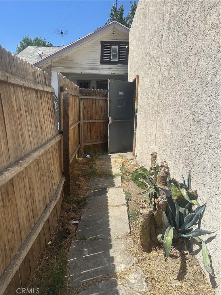 214 E Base Line Street Property Photo 9