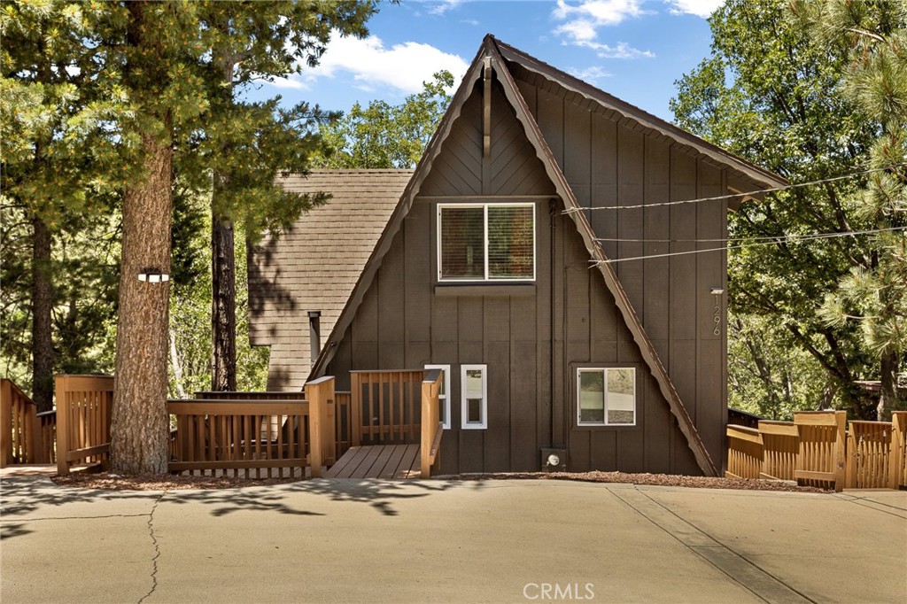 1296 Calgary Drive Property Photo 4