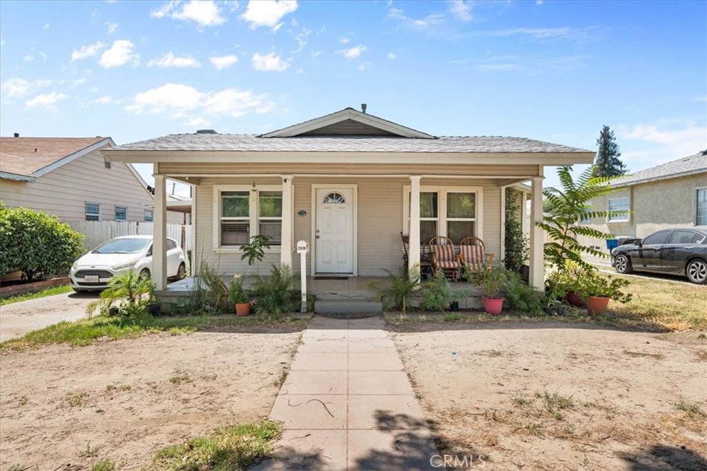 2838 N G Street Property Photo 1