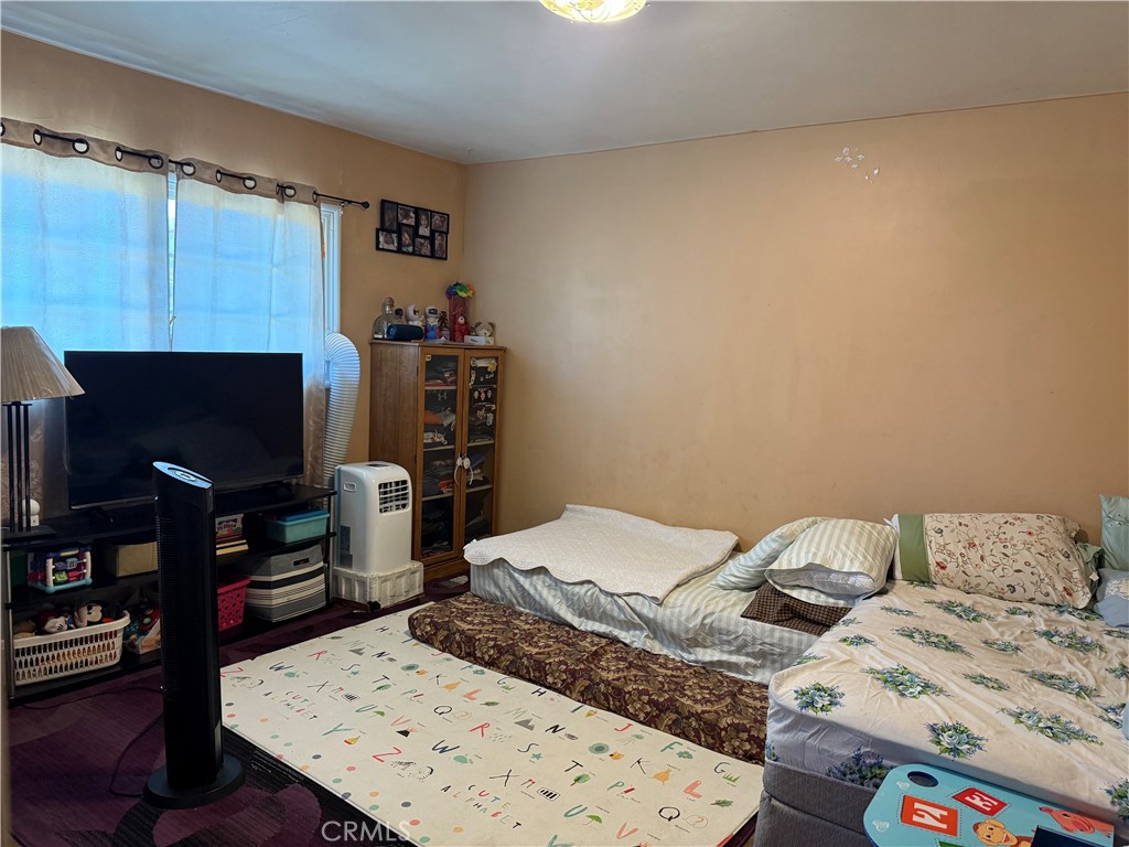 629 S Sage Ave Property Photo 3