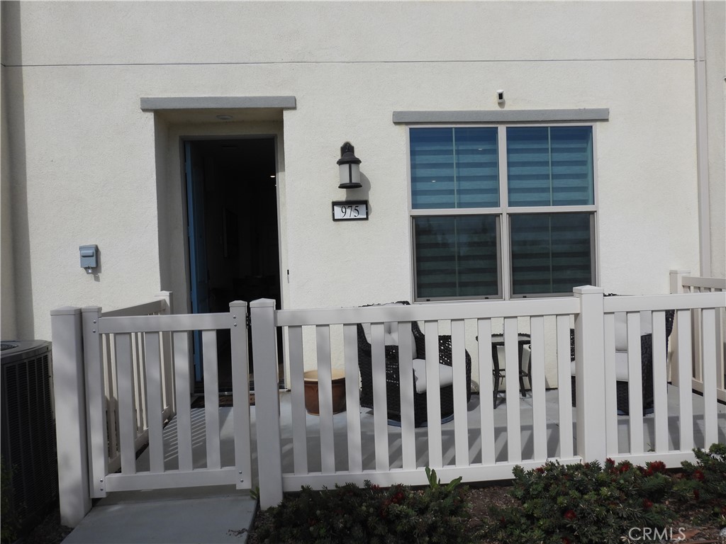 975 W Clover Avenue Property Photo 2