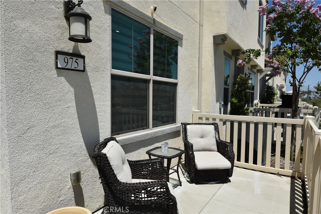 975 W Clover Avenue Property Photo 3