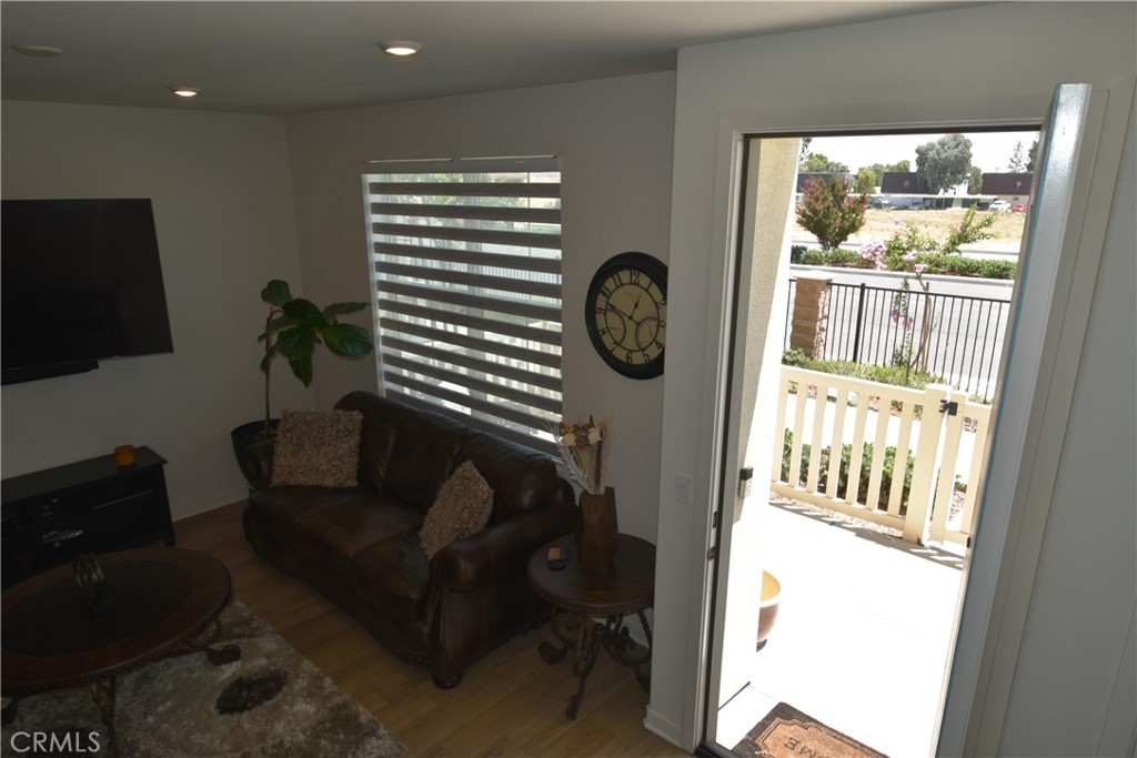 975 W Clover Avenue Property Photo 4