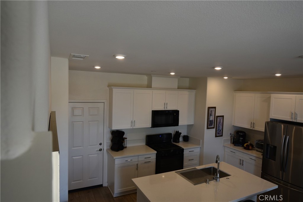 975 W Clover Avenue Property Photo 7