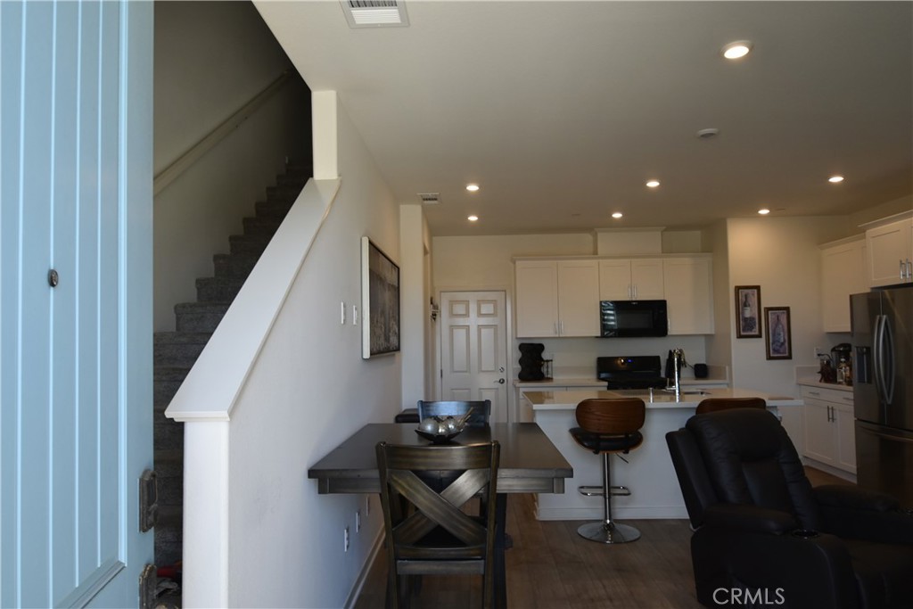 975 W Clover Avenue Property Photo 8
