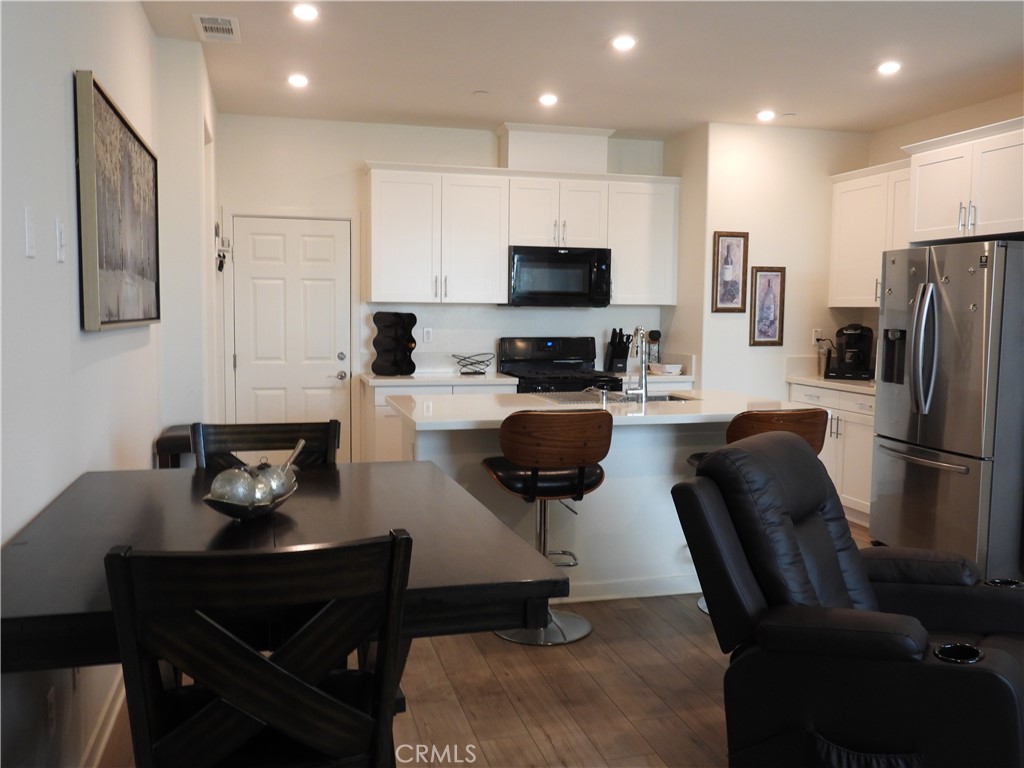 975 W Clover Avenue Property Photo 9