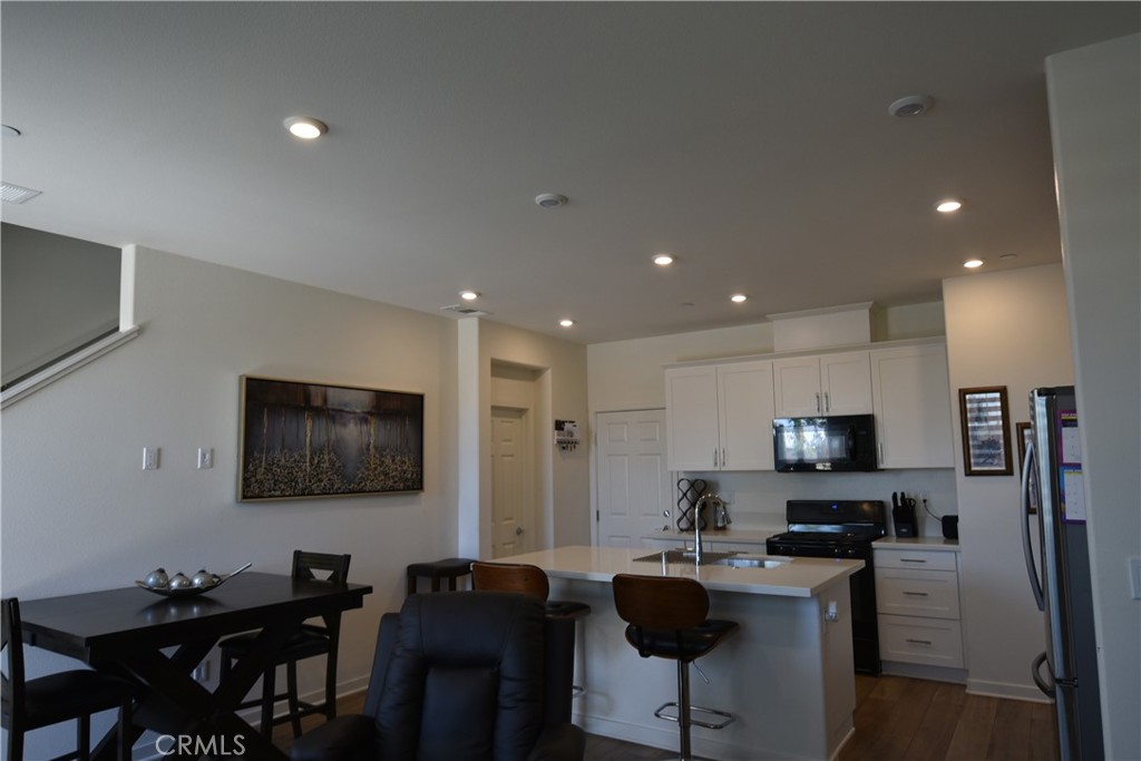 975 W Clover Avenue Property Photo 10
