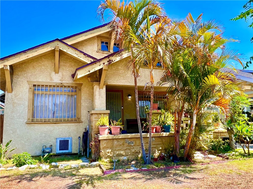 1323 W 41st Place Property Photo 1