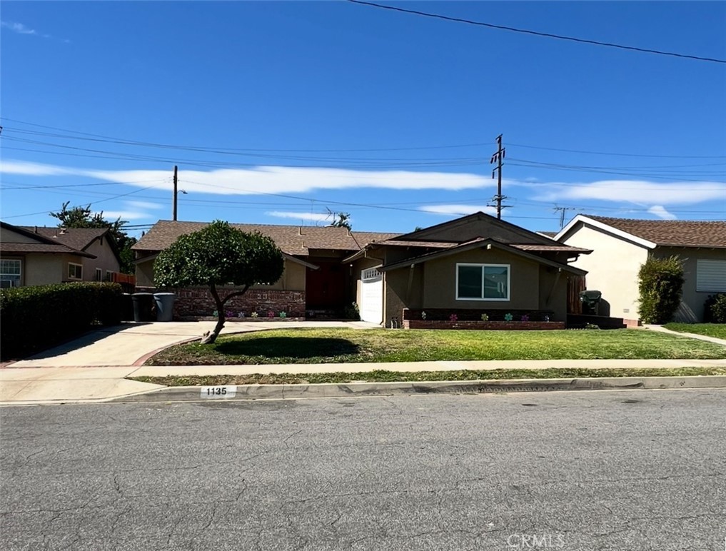 1135 W Coolfield Drive Property Photo 1