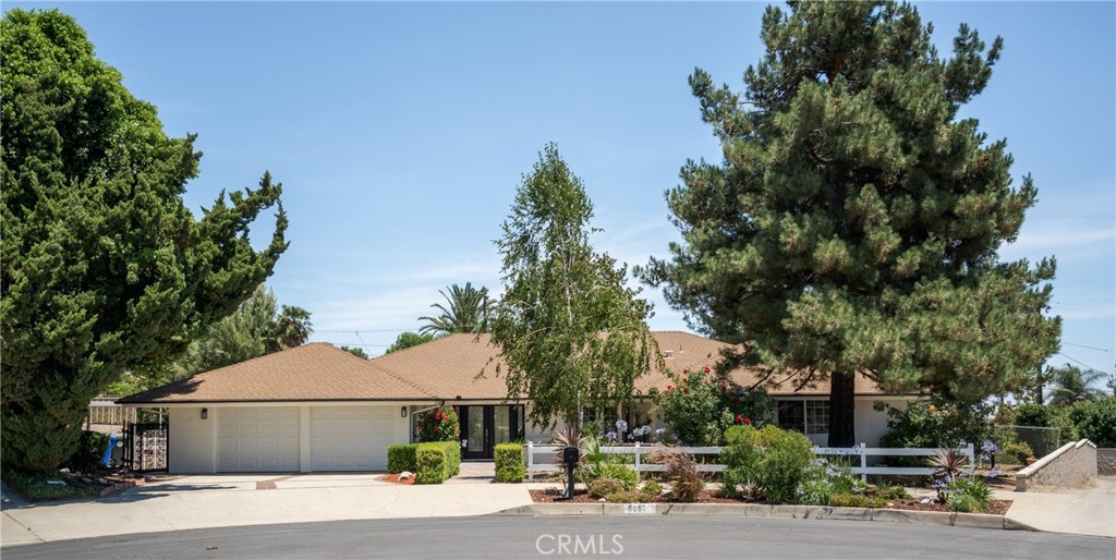 8652 Surrey Lane Property Photo 1