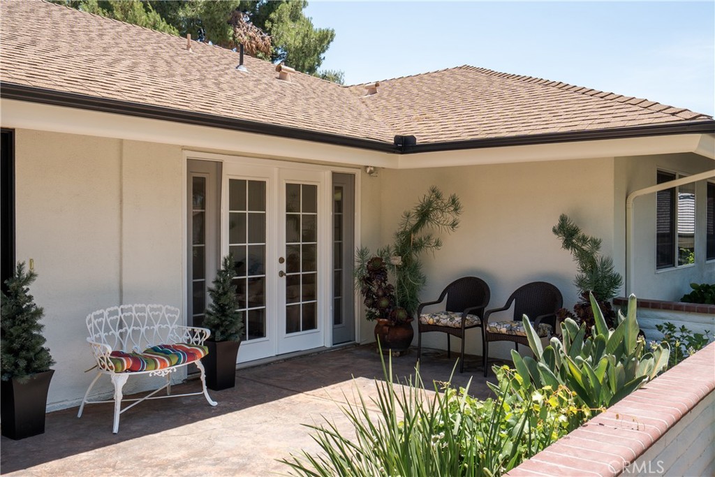 8652 Surrey Lane Property Photo 4