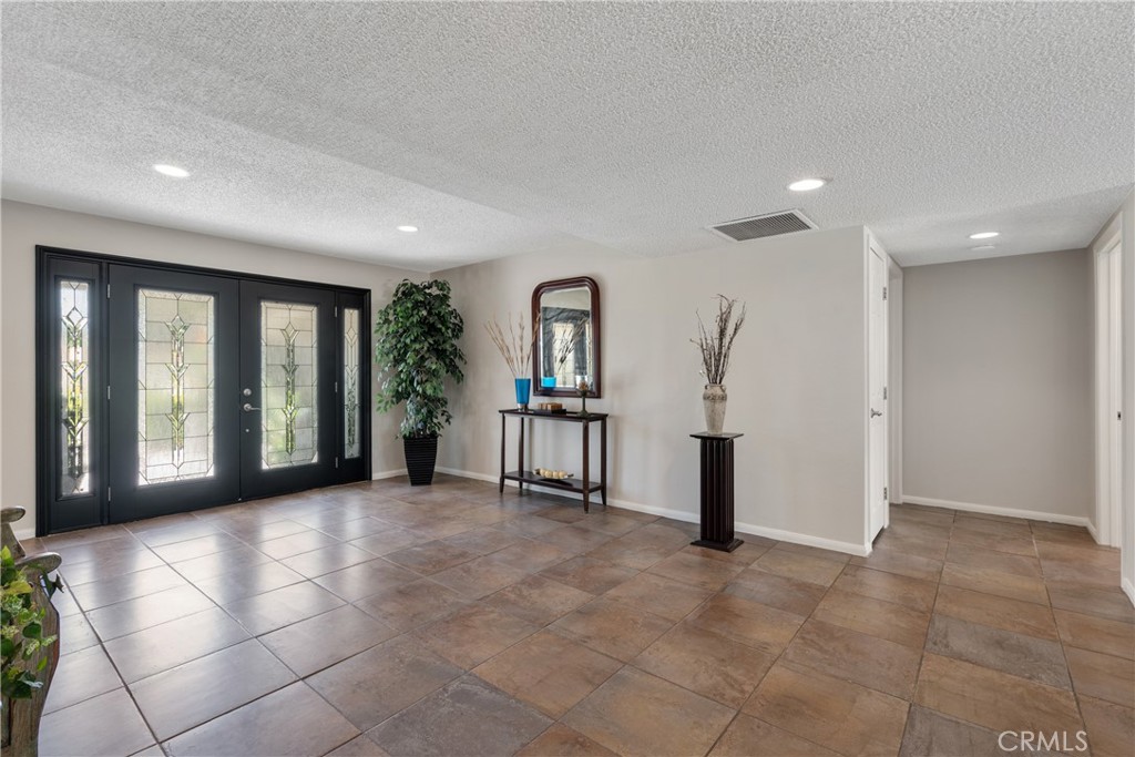 8652 Surrey Lane Property Photo 7