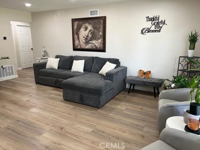 9827 Estacia Court Property Photo 8