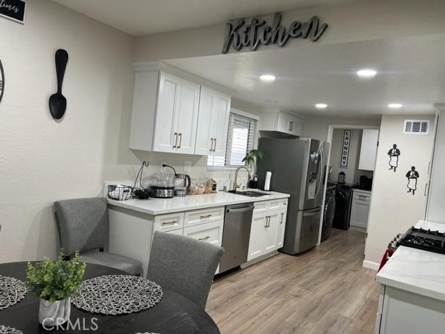 9827 Estacia Court Property Photo 11