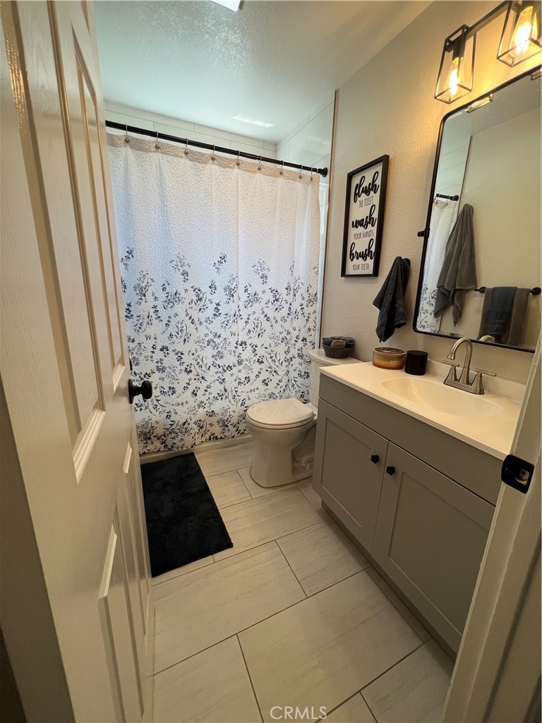 9827 Estacia Court Property Photo 16