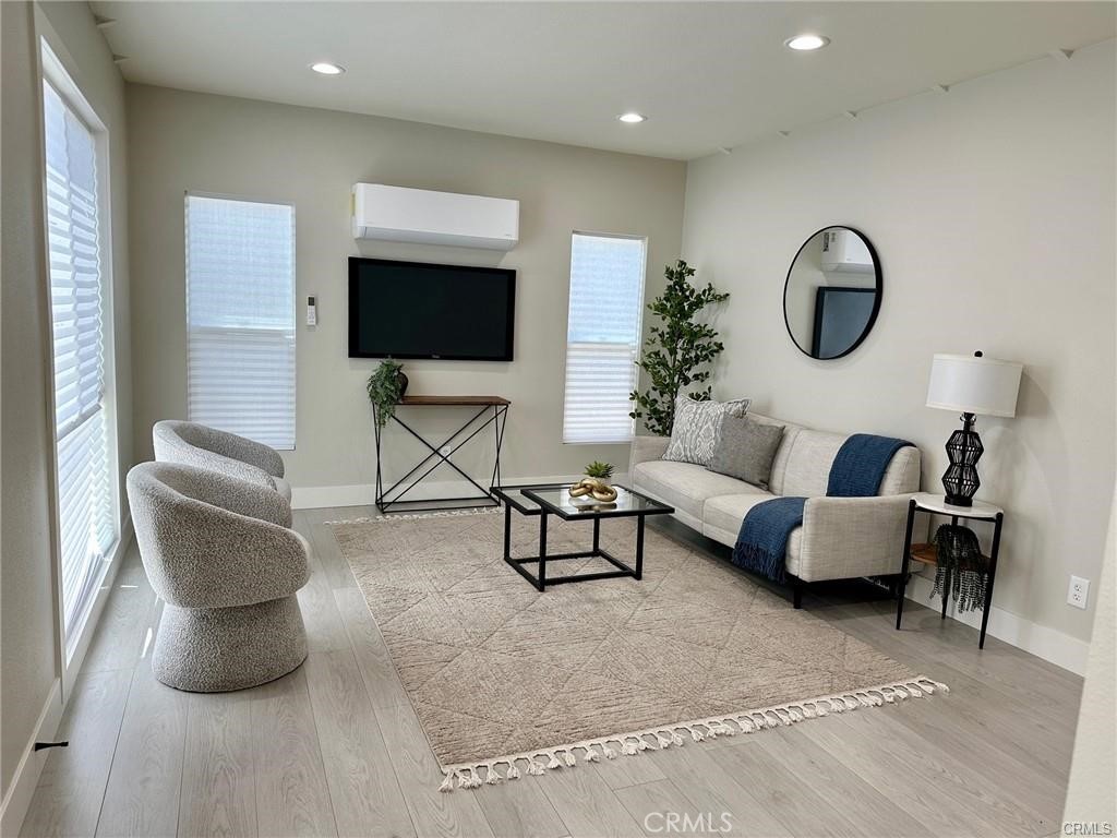 2209 W Glendon Way Property Photo 1