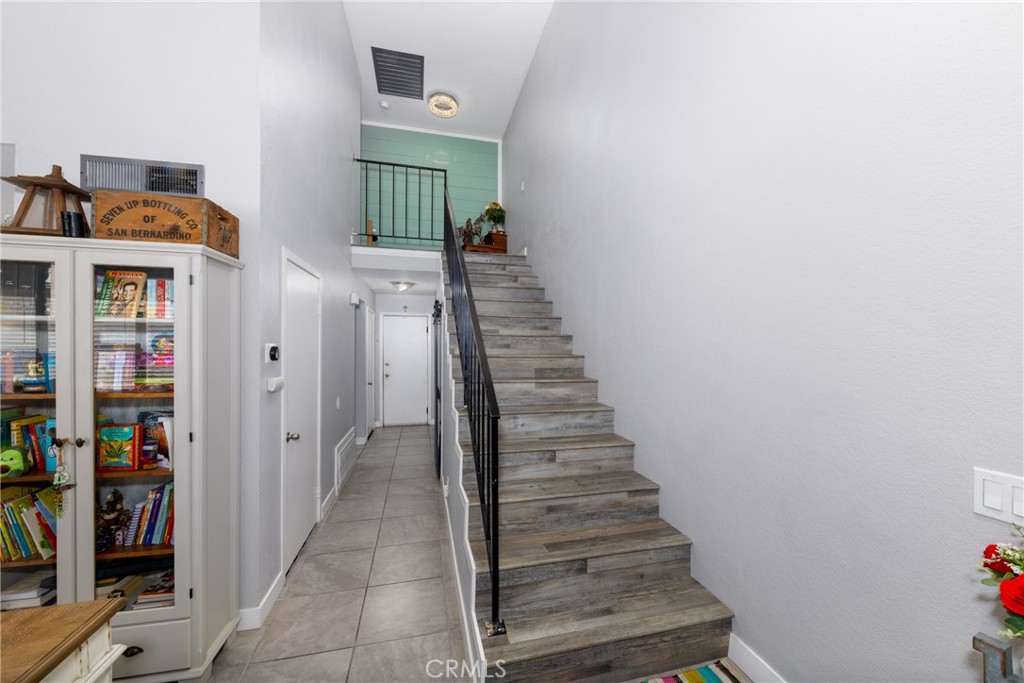 1380 W 48th Street 30 Property Photo 14