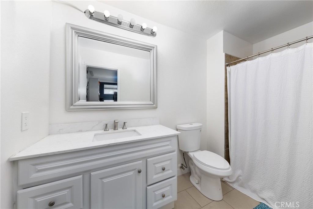 1380 W 48th Street 30 Property Photo 16