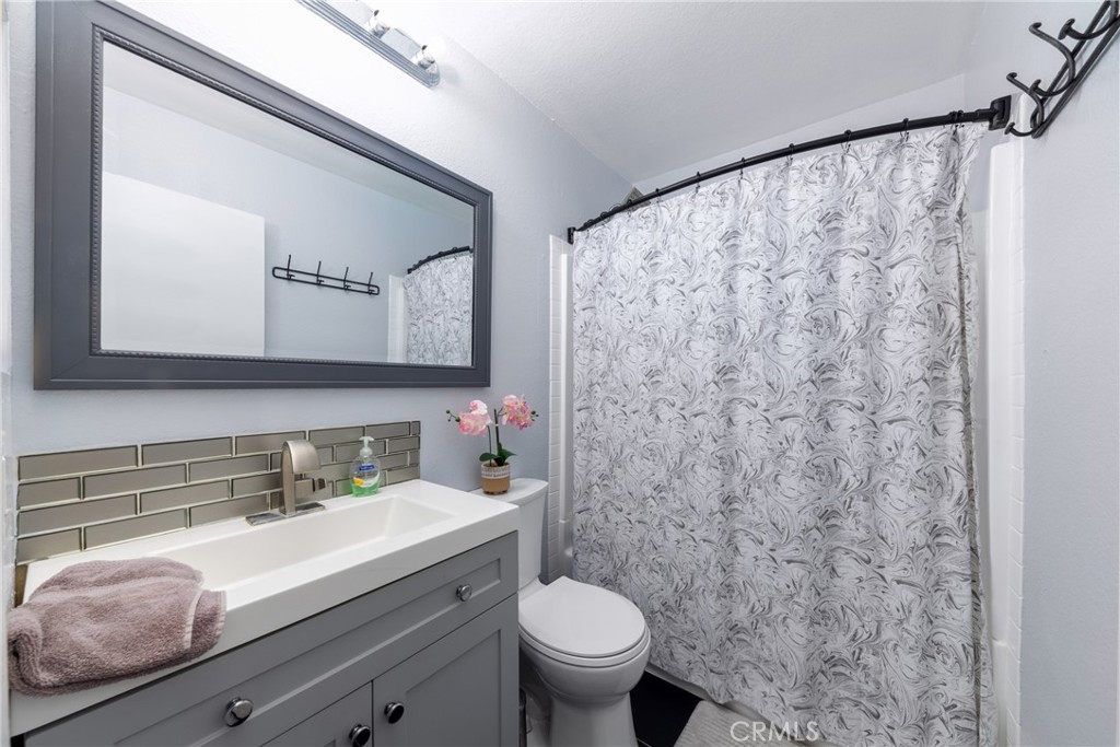 1380 W 48th Street 30 Property Photo 24