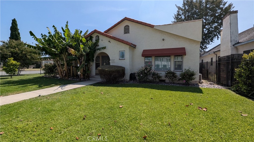 534 N Campus Avenue Property Photo 1
