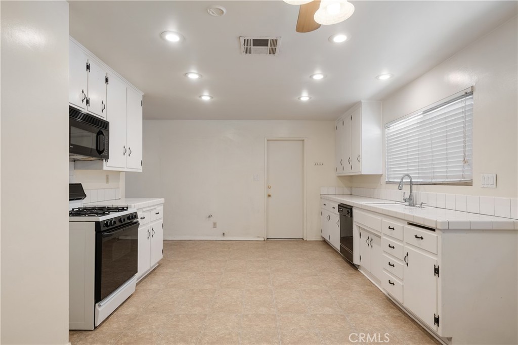 10004 Oakwood Avenue Property Photo 3