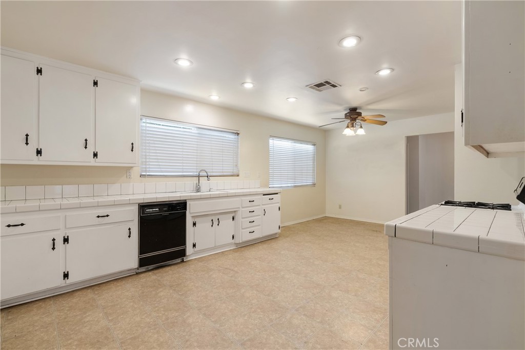 10004 Oakwood Avenue Property Photo 5