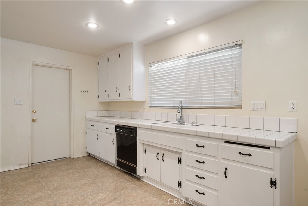 10004 Oakwood Avenue Property Photo 6