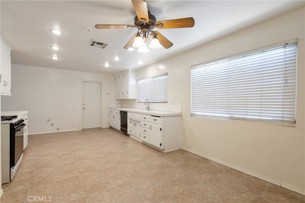 10004 Oakwood Avenue Property Photo 7