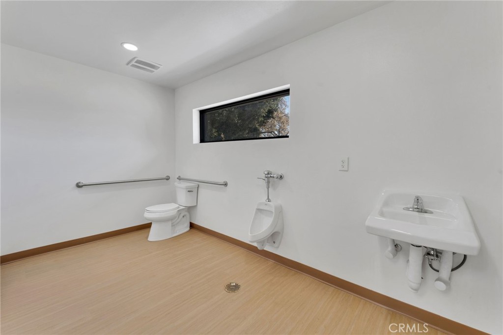 1192 N Garey Avenue Property Photo 7