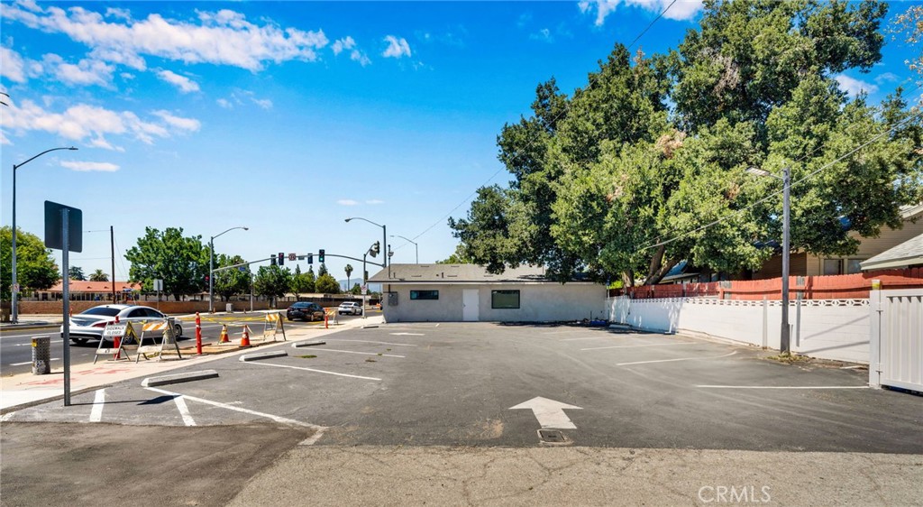 1192 N Garey Avenue Property Photo 13