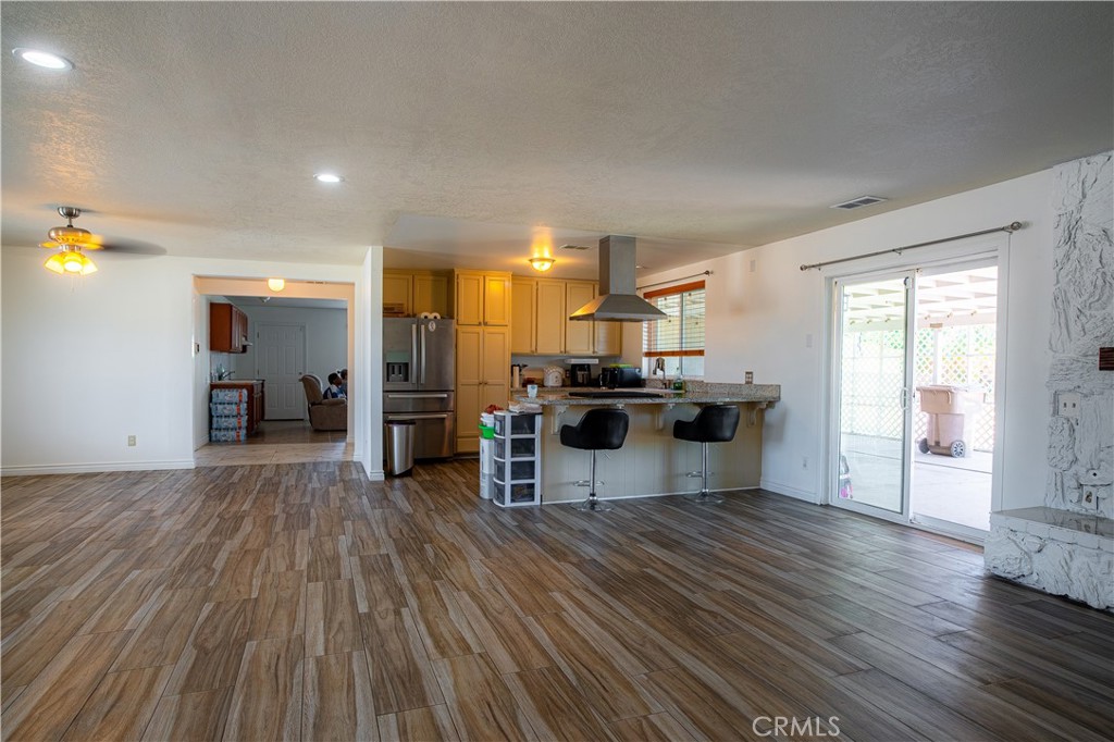 9450 Mango Avenue Property Photo 2