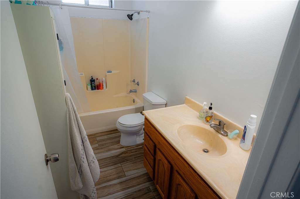 9450 Mango Avenue Property Photo 9