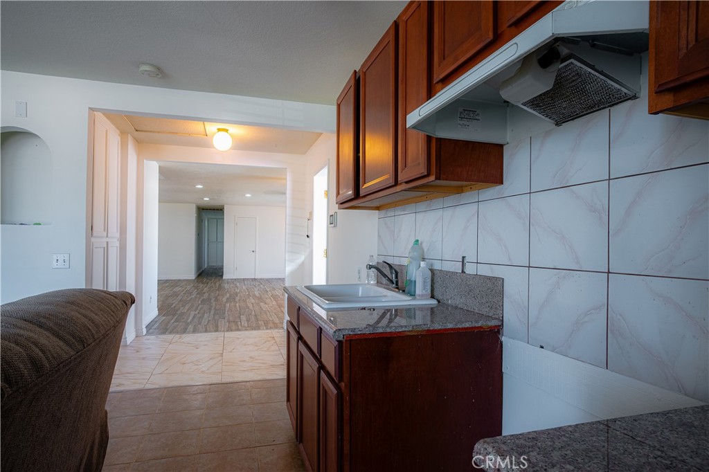 9450 Mango Avenue Property Photo 14